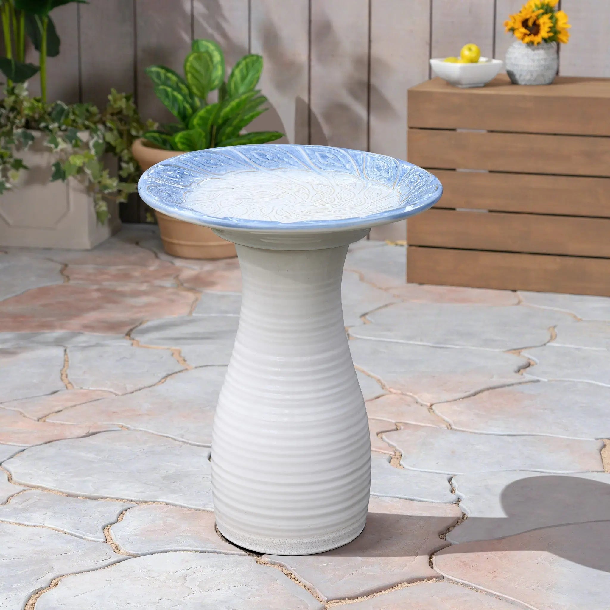 White ribbed ceramic bird bath - LuxenHome