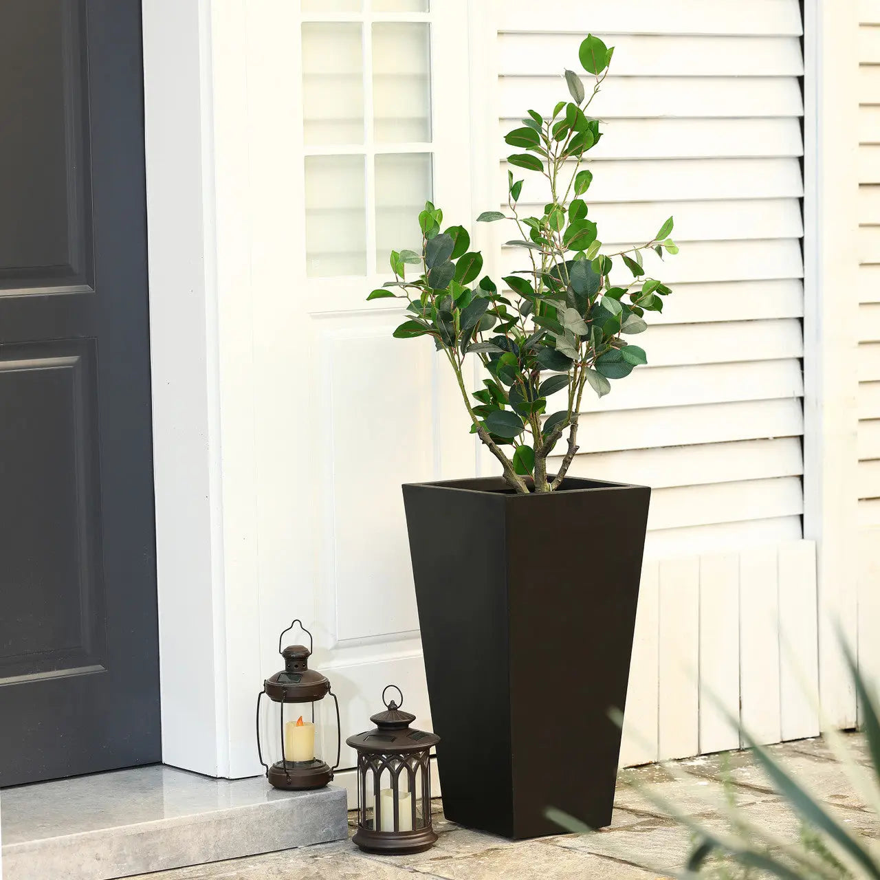 outdoor-weather-resistant-planter-in-black