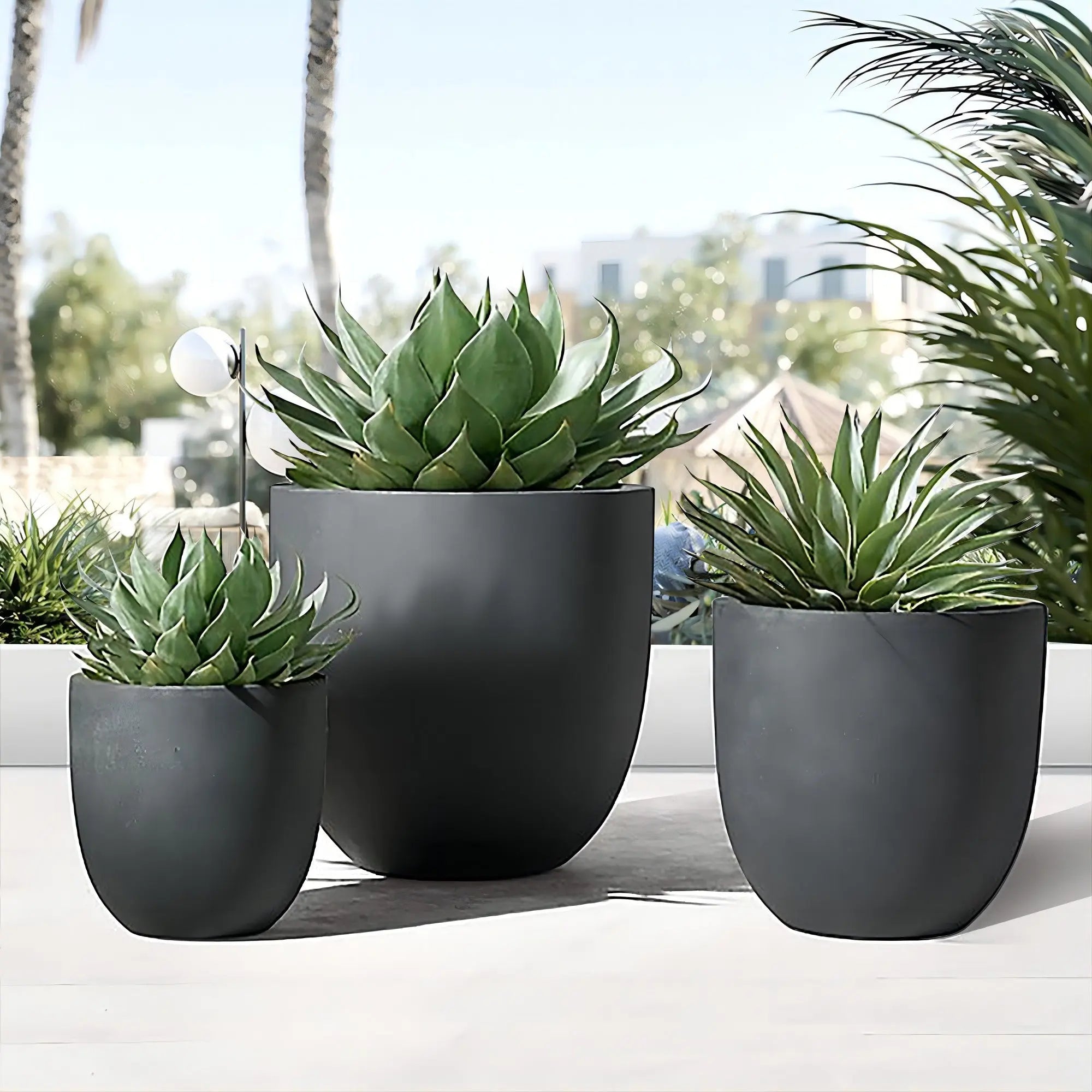 Essentia indoor/outdoor planter, round, small - LuxenHome