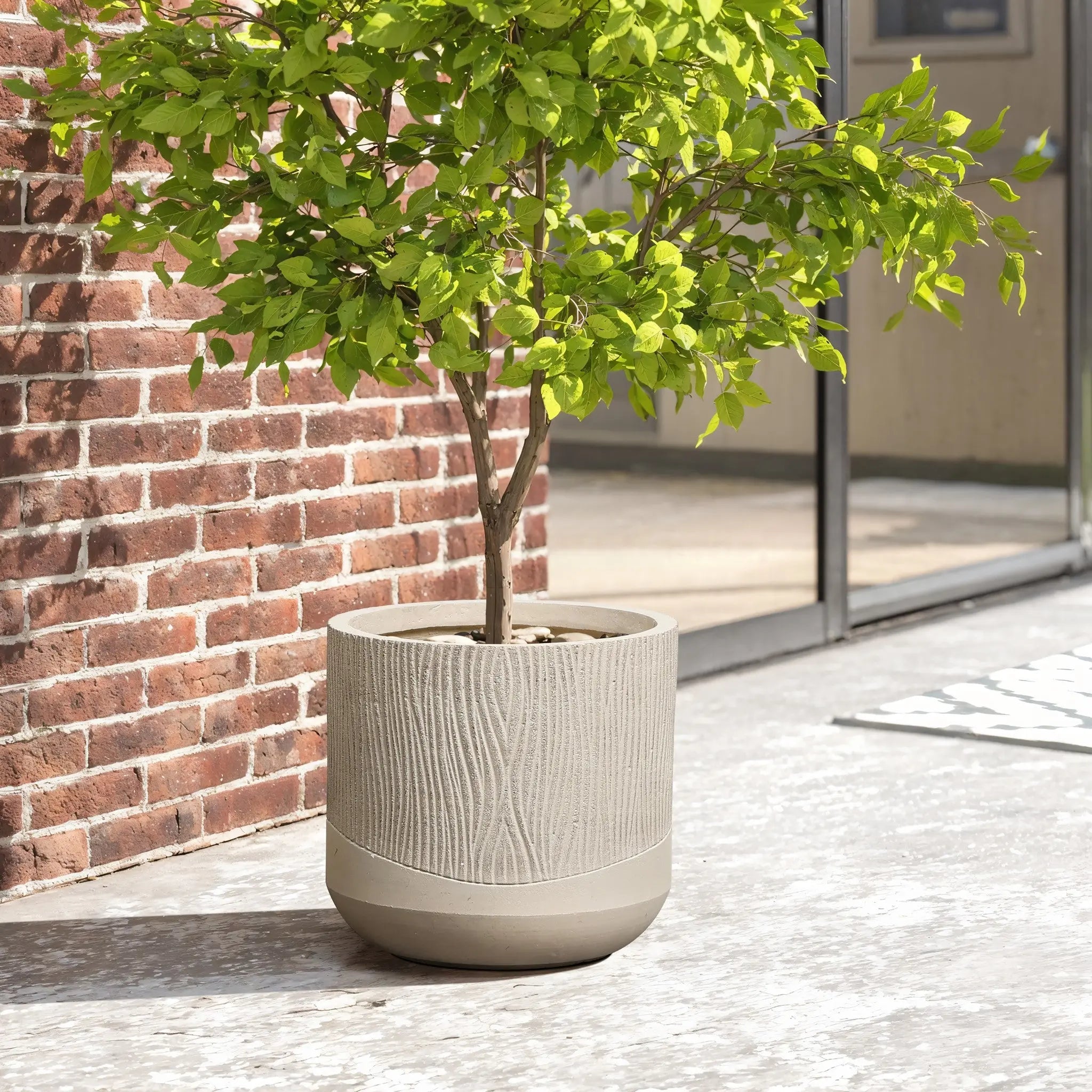 Blended tan with wood pattern round planter, 11.4" h - LuxenHome