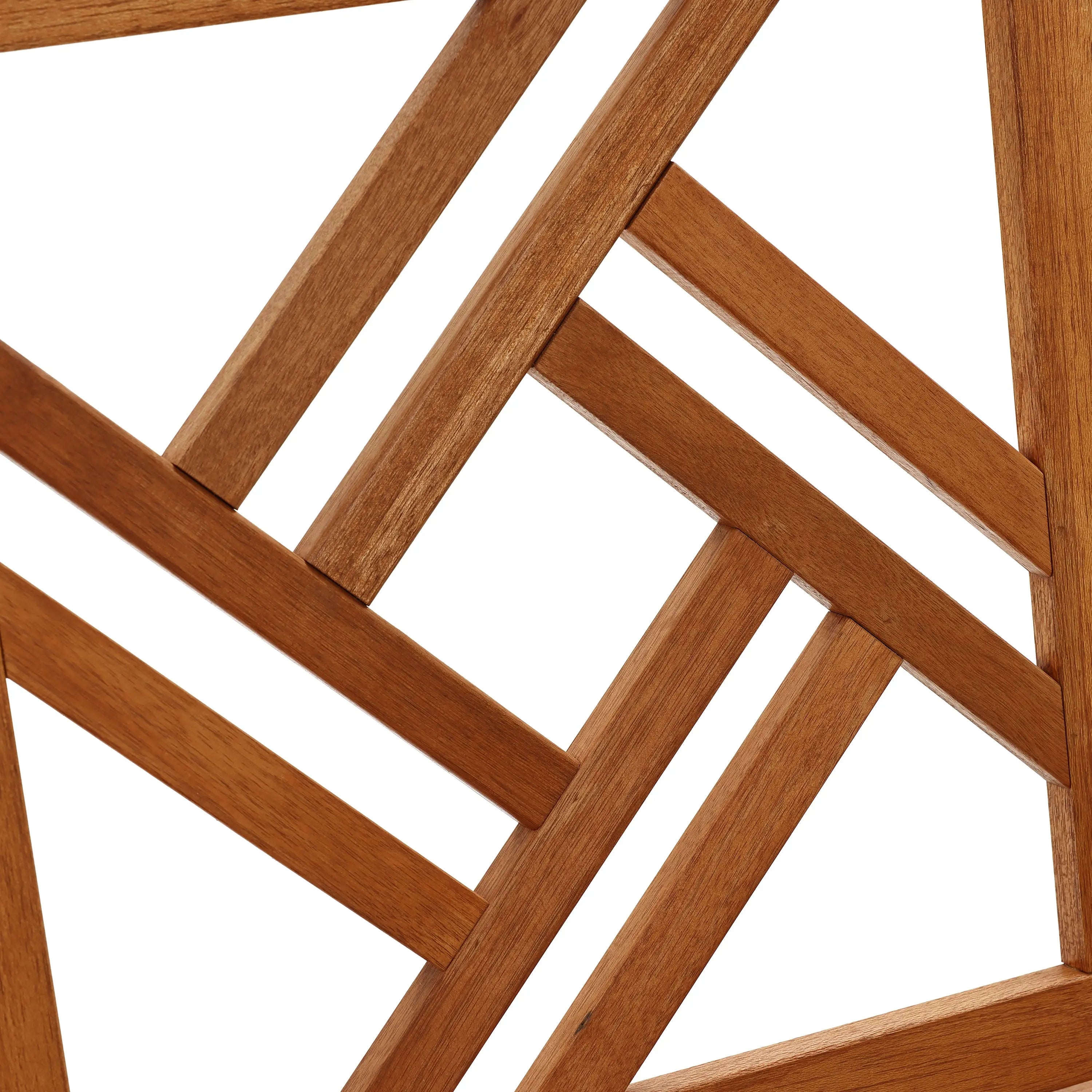 wooden-lattice-with-the-center-of-the-lattice-in-the-center-and-the-edges-of-the-pieces-forming-a-crisscross-pattern