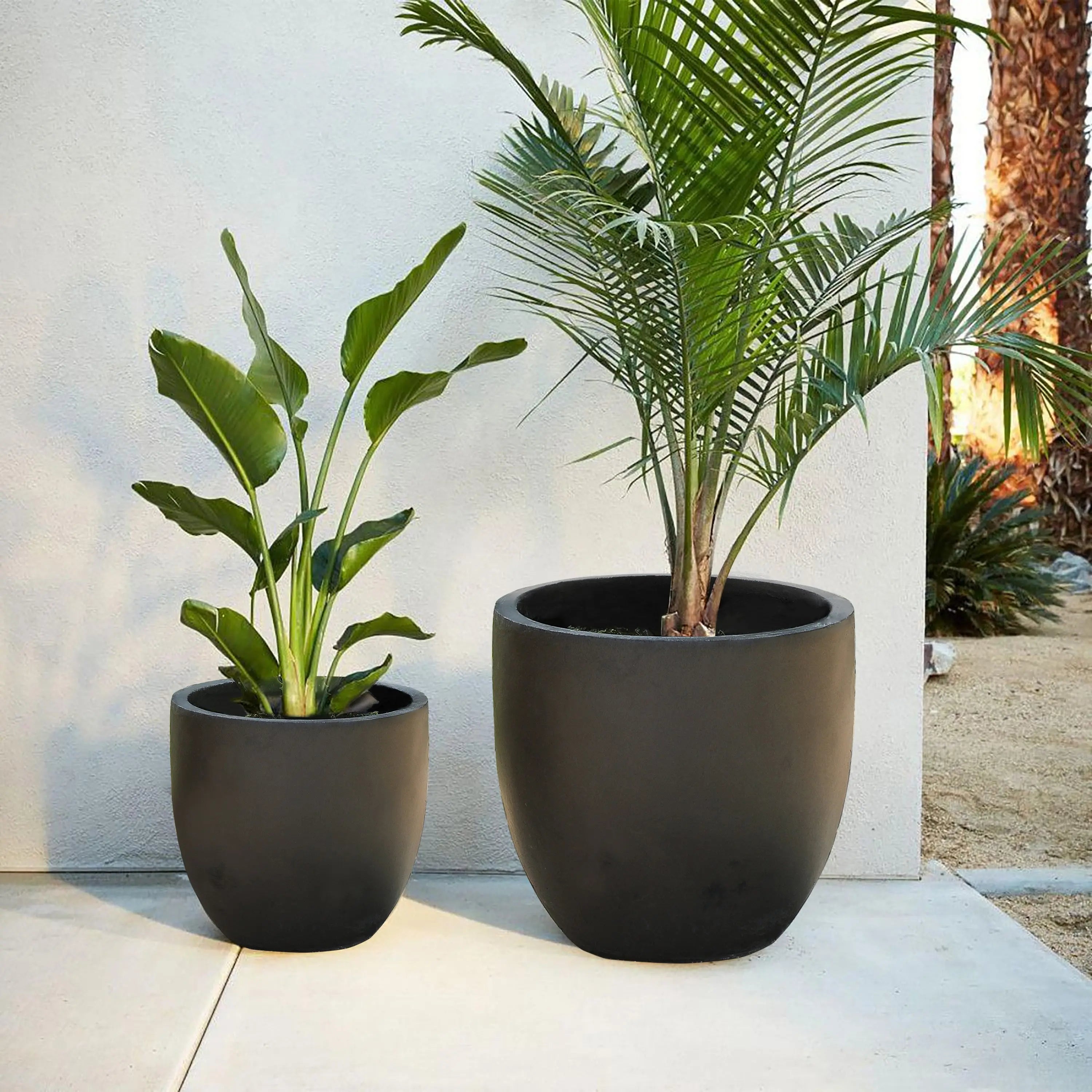 Essentia indoor/outdoor planter, round, small - LuxenHome
