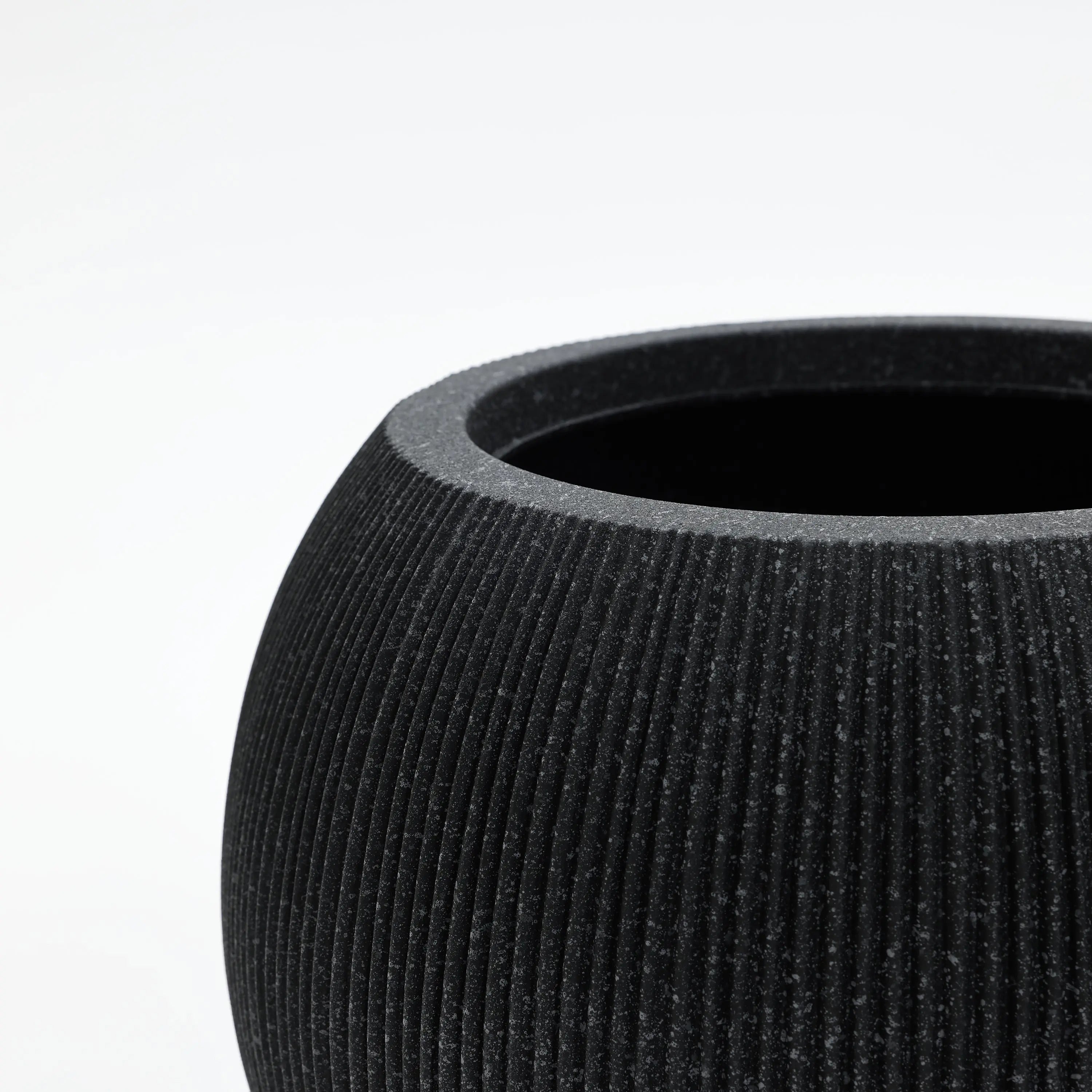 black ceramic plant pots LuxenHome 14.5" Round Bowl Plastic Planter, Mediterranean Black