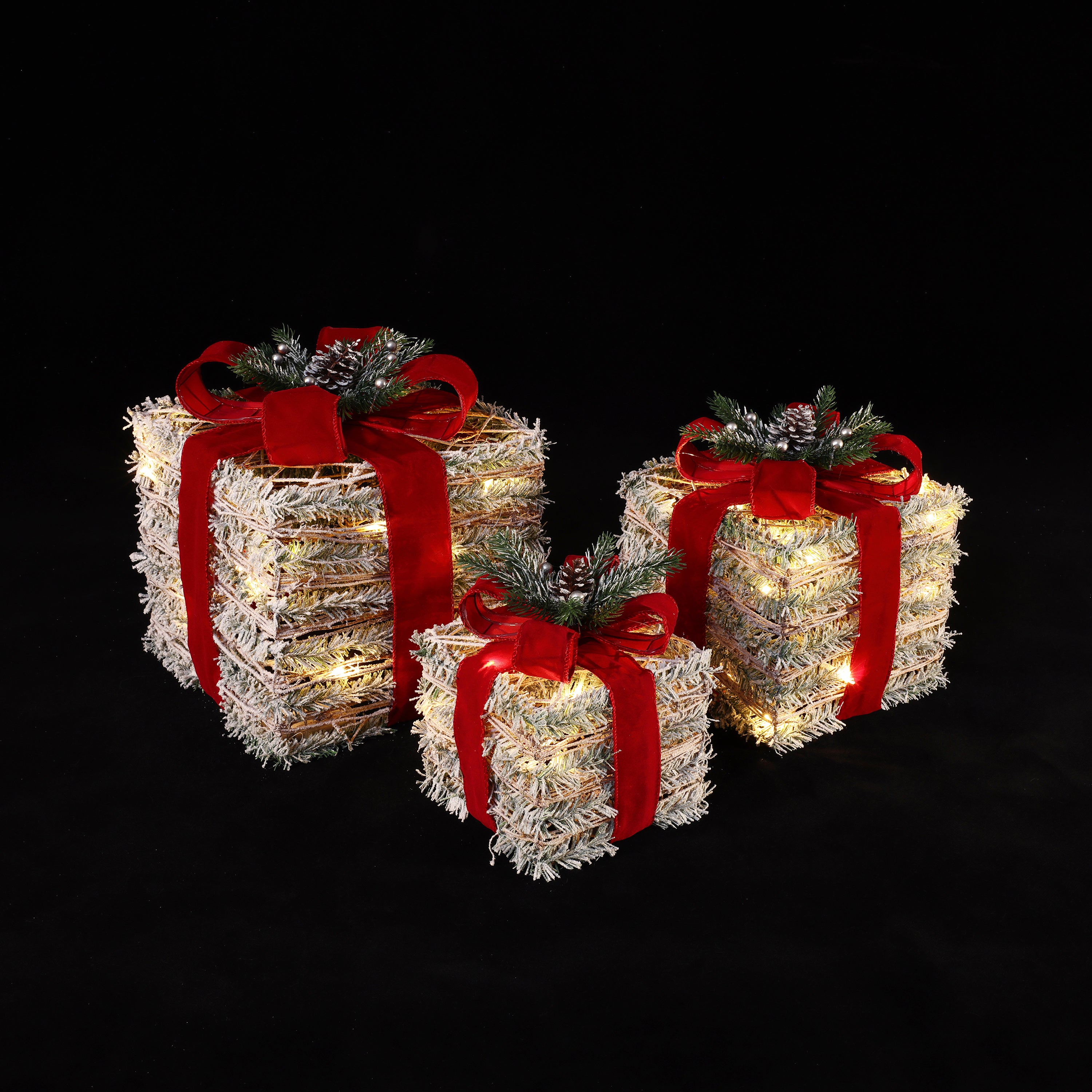 get-into-the-holiday-spirit-with-this-three-piece-gift-set-with-lights