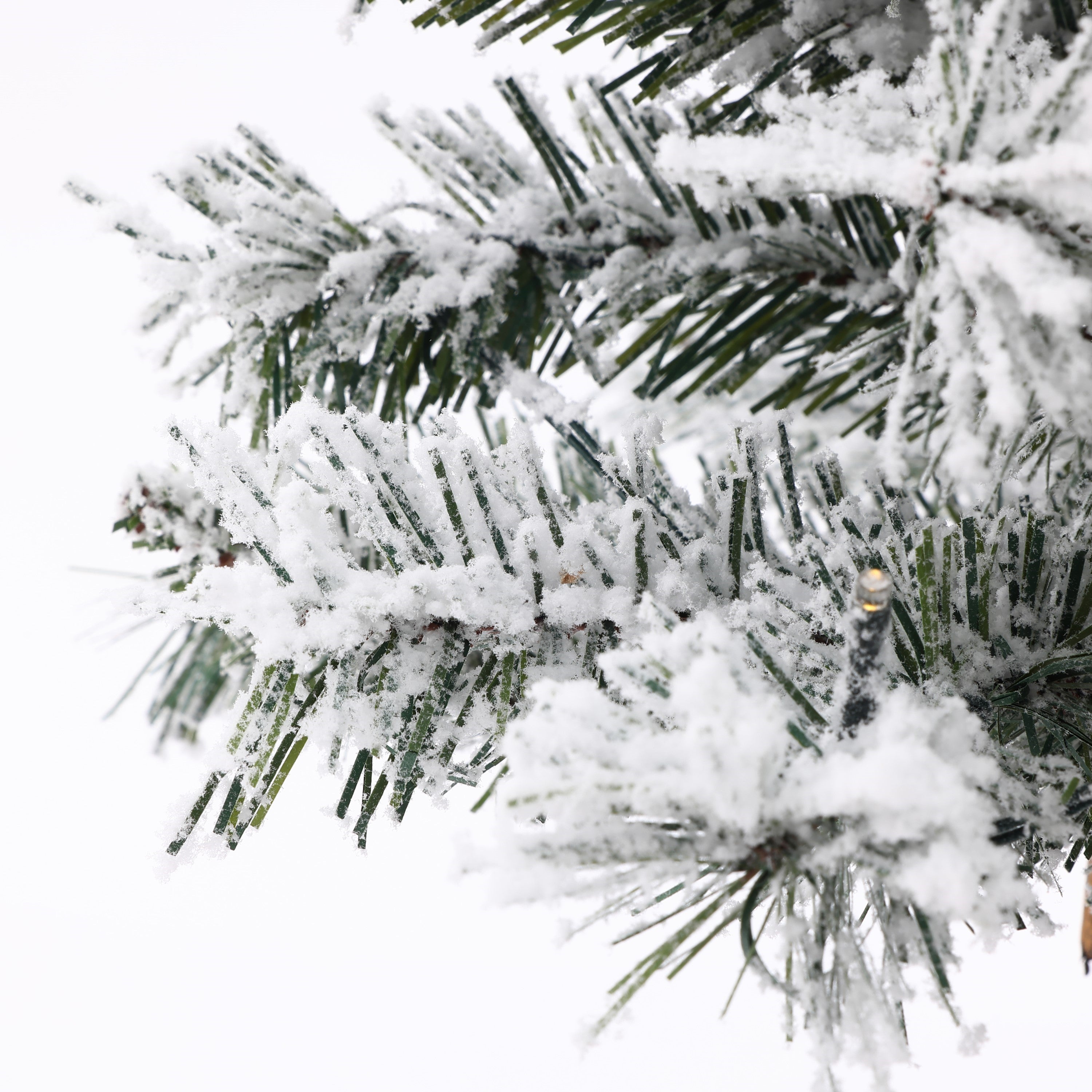 beautifully-designed-artificial-christmas-tree-with-lights