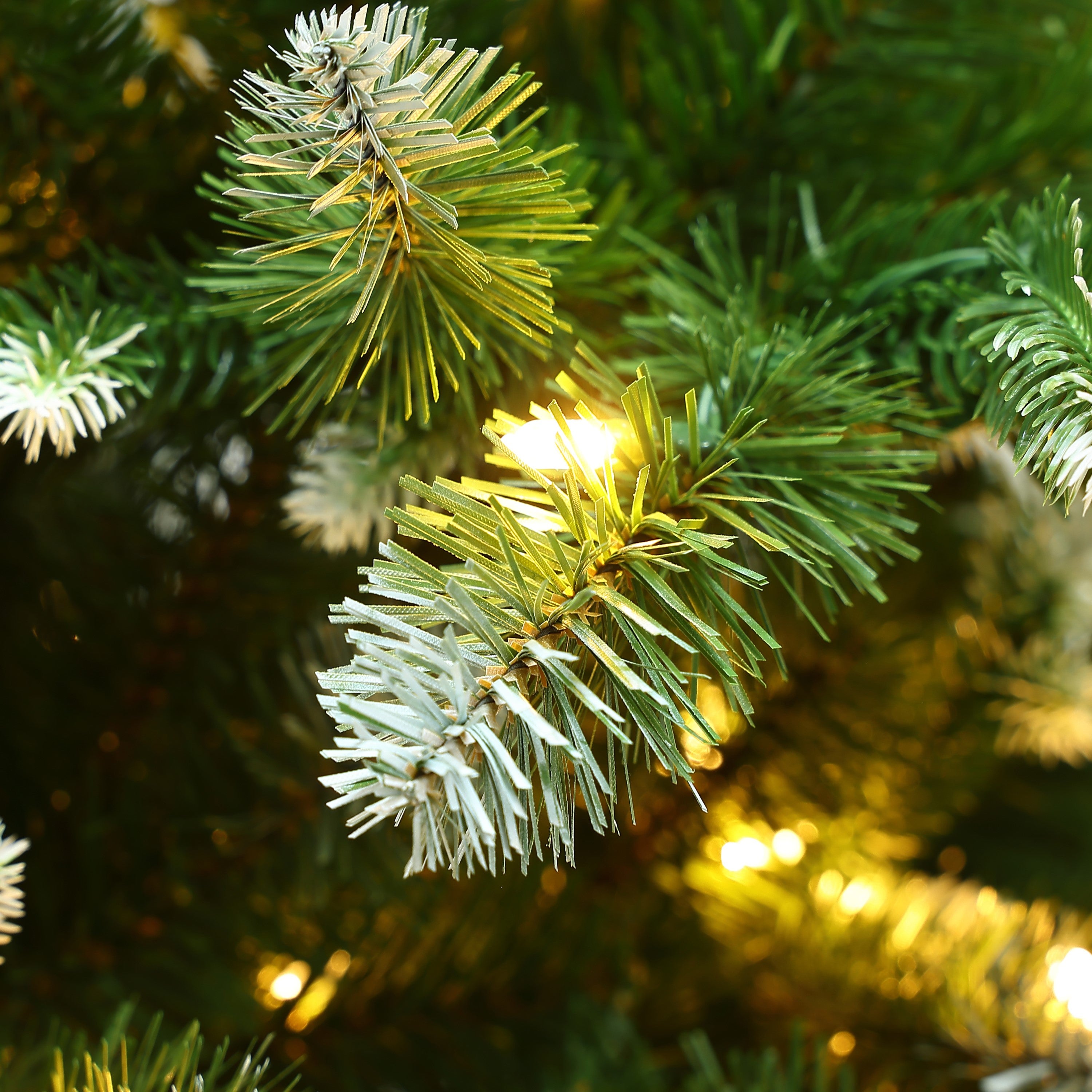 christmas-tree-with-500-led-warm-white-lights