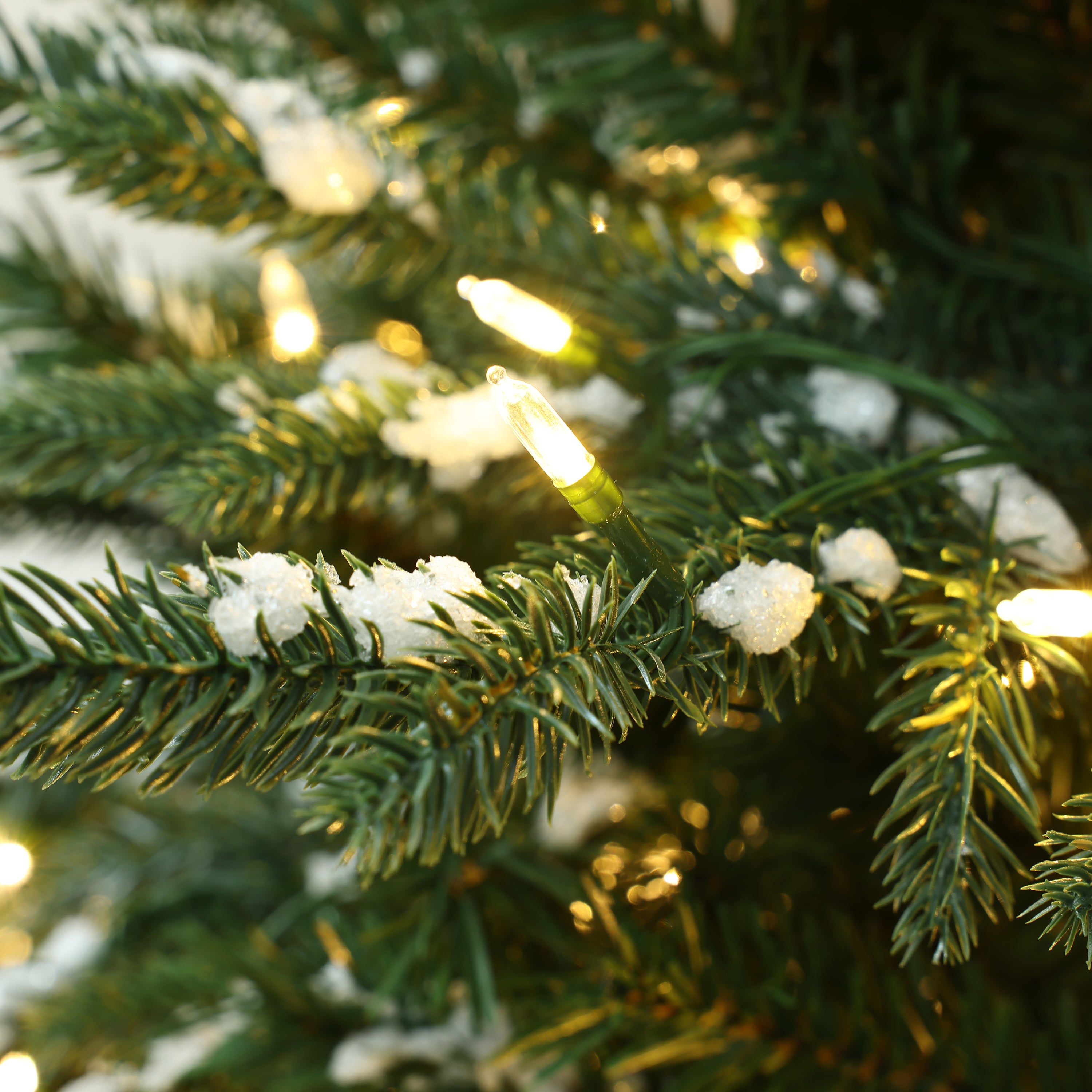 artificial-christmas-tree--with-500-warm-white-led-lights