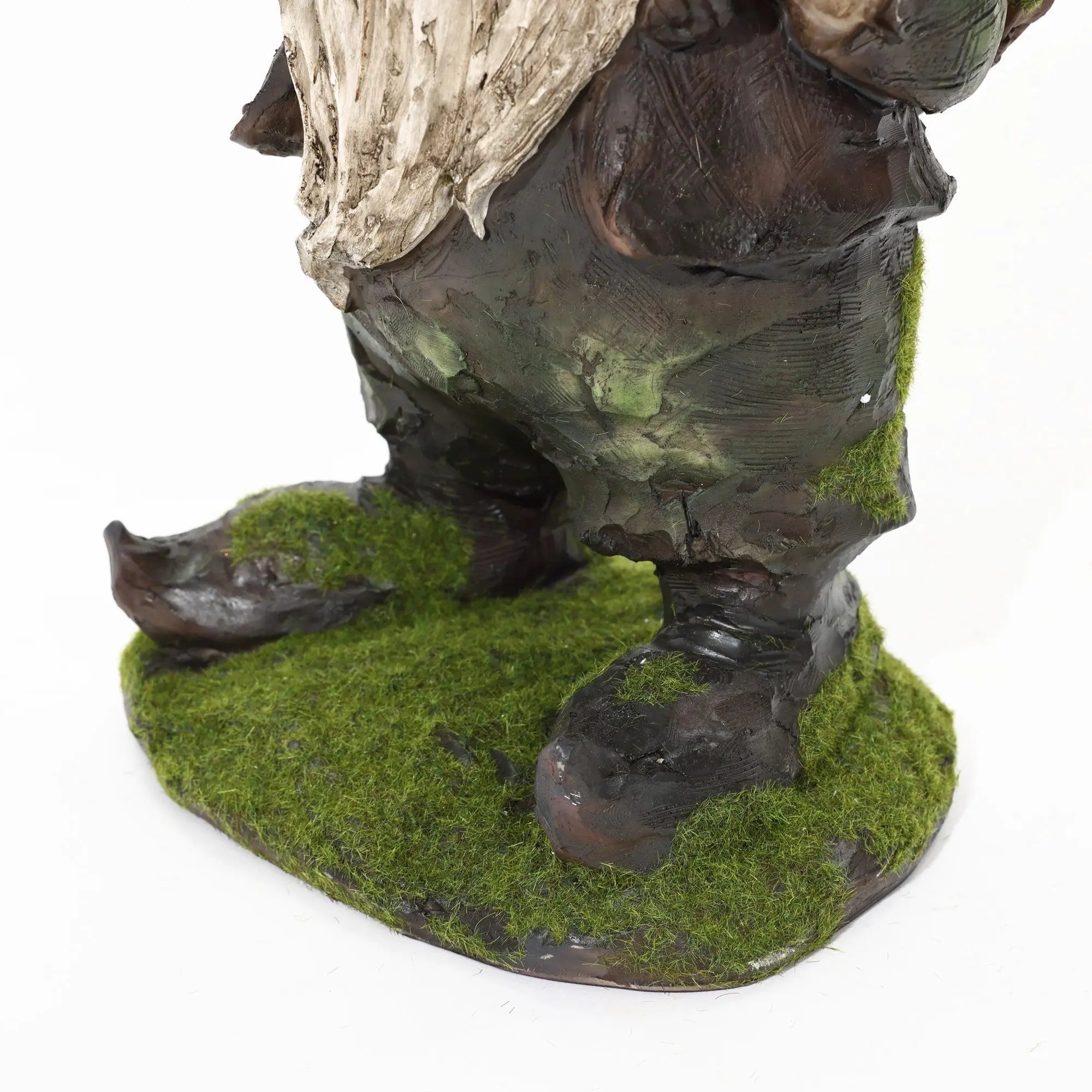 sculpture-of-a-man-with-a-tree-trunk-for-a-head