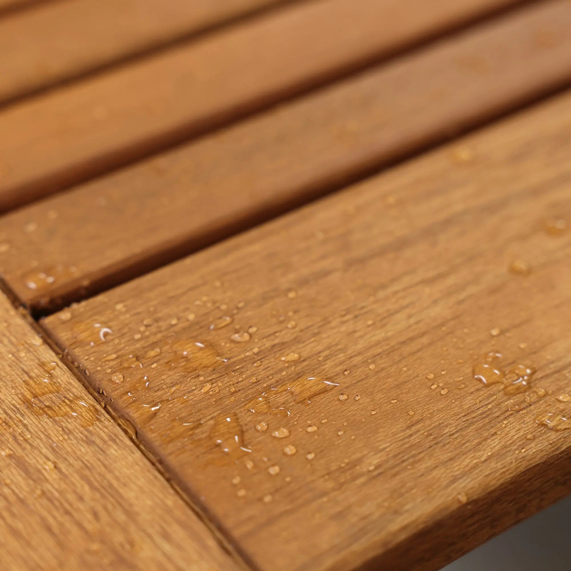 wooden-bench-with-water-droplets-on-it