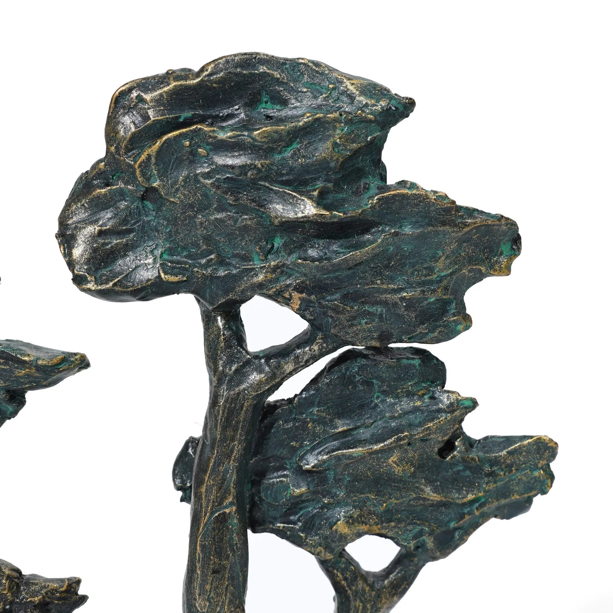 Lovers siting decorative sculpture - LuxenHome