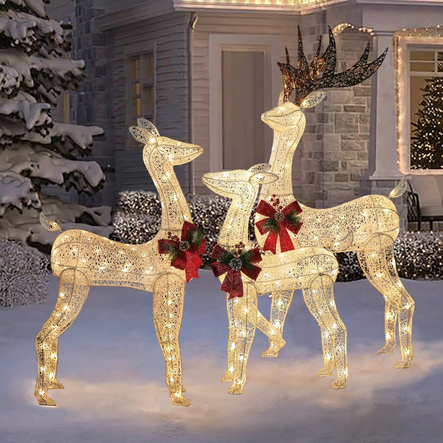 Lighted-deer-family-set-perfect-for-outdoors